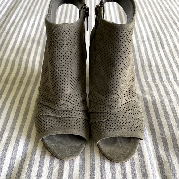 Vince Camuto open toe booties size 6 - Picture 3 of 6